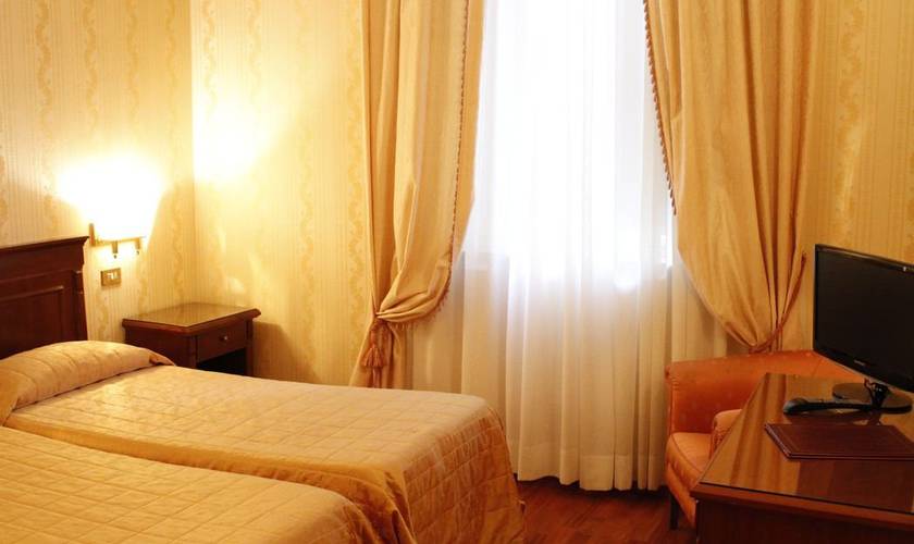 Habitación doble estándar Hotel Torino Roma