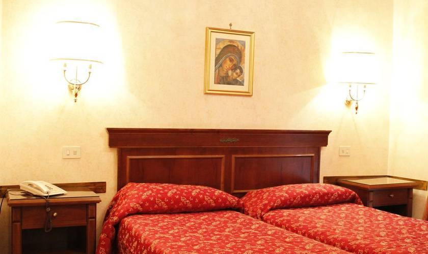 Habitación triple estándar Hotel Torino Roma Habitación triple estándar Hotel Torino Roma