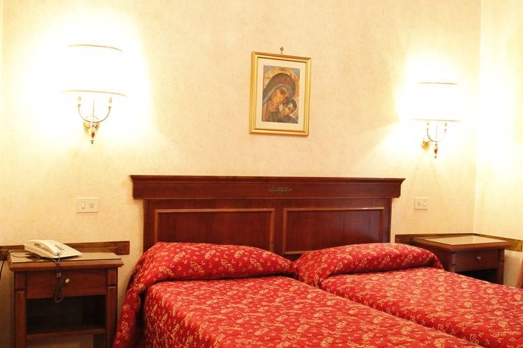 Standard triple room Torino Hotel Rome Standard triple room Torino Hotel Rome